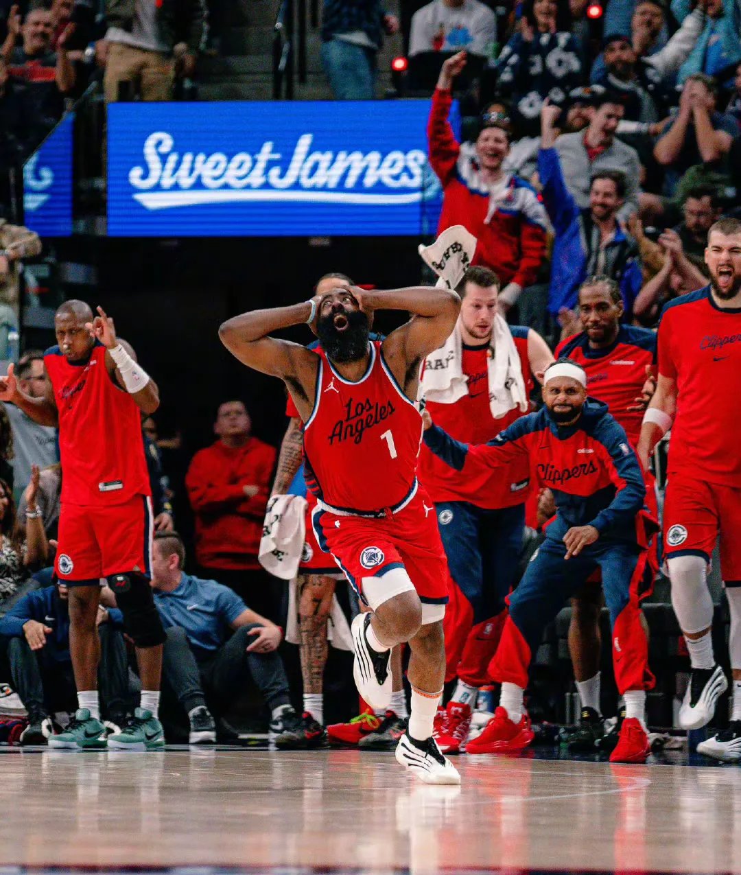 澳门威尼斯人-快船队新引援表现抢眼，球队实力大增(快船队新赛季阵容分析)